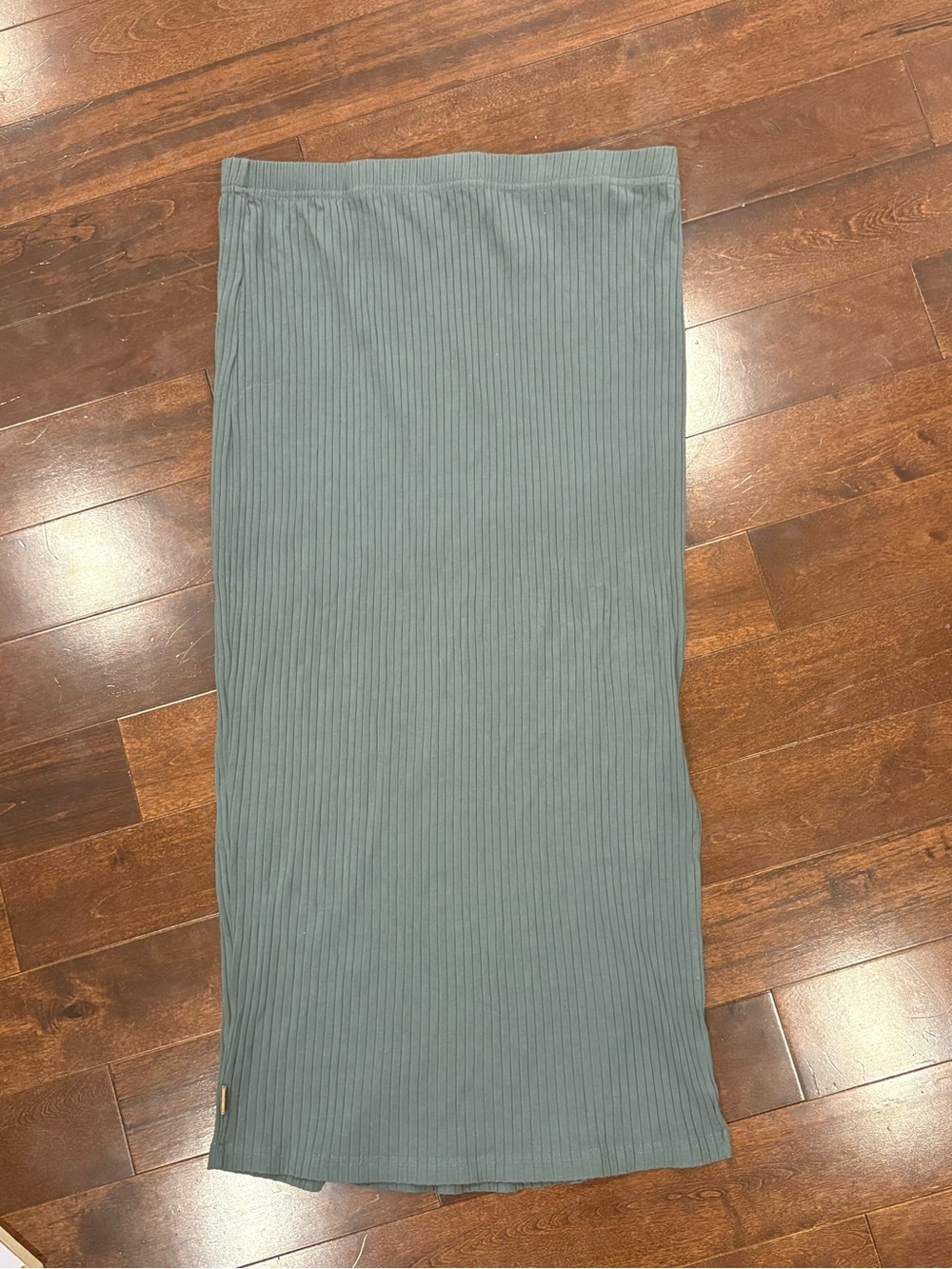 Ten tree sage green midi skirt